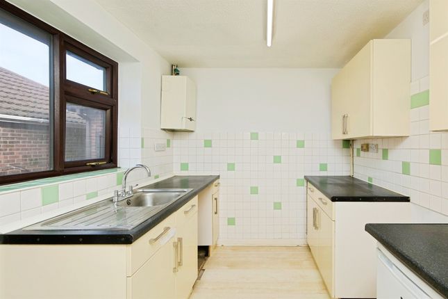 30, Erica Drive, Alfreton photo 2