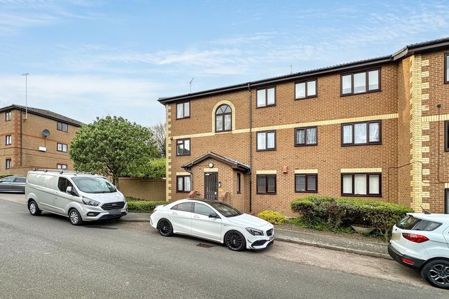 Thumbnail Flat to rent in Winston Close, Greenhithe