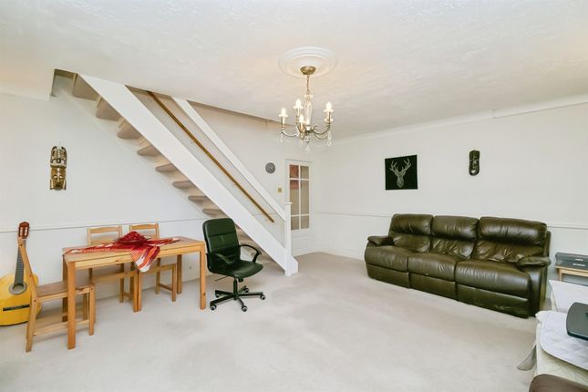 1a, Gradon Close, Barry photo 4