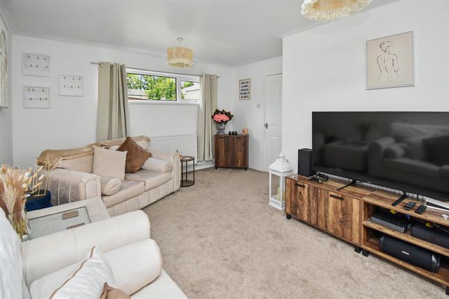 23, Scotter Walk, Corby photo 4