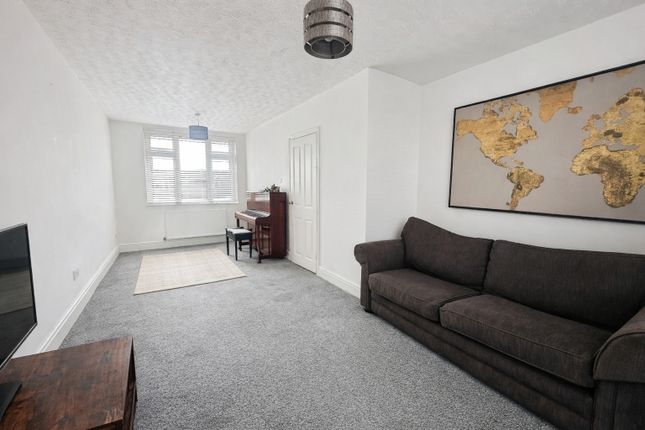 50, Tennyson Walk, Chester photo 4