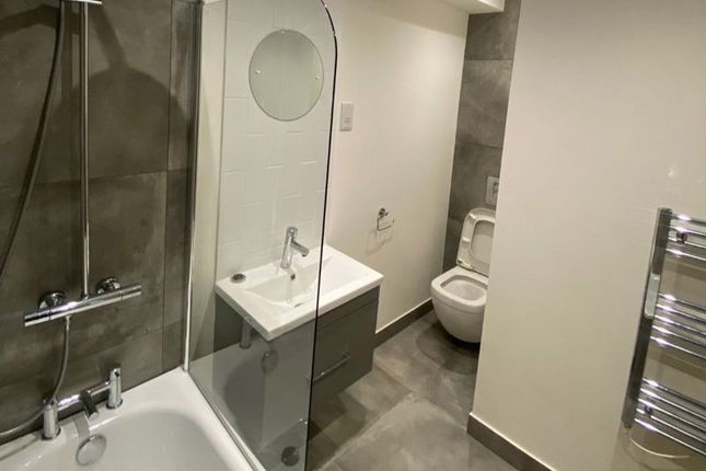 Thumbnail Flat to rent in The Broadway, London