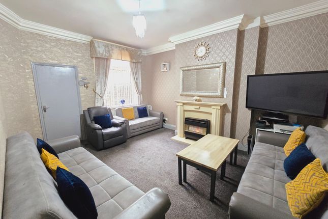 49 Duckworth Grove, Bradford photo 3