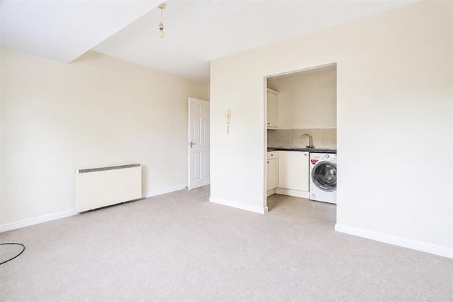 6, Albert Close, Acomb photo 3