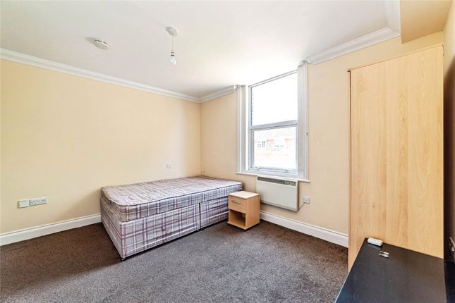 Flat 11, Greenbanks, 16, Cliddesden Road, Hampshire photo 2