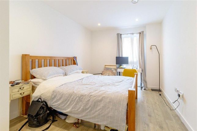 Flat for sale in Homer Road, London