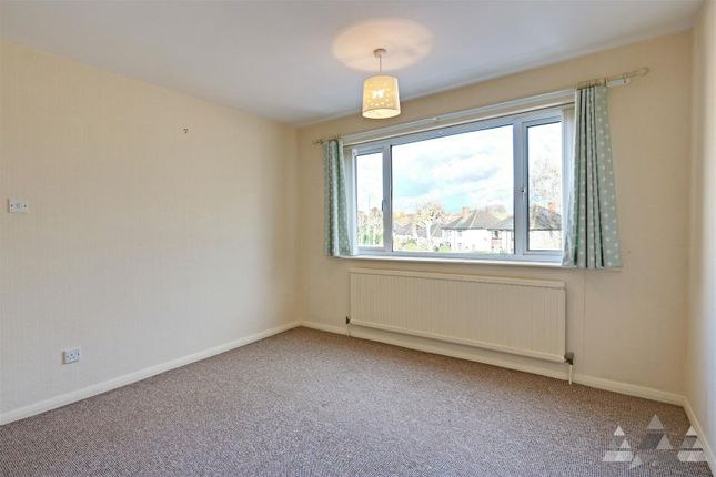 Flat to rent in Hawksley Avenue, Newbold, Chesterfield, Derbyshire