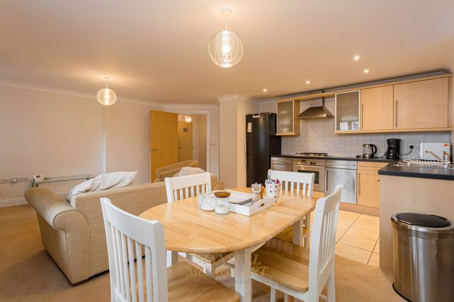 Flat 18 Lumley Road, The Quadrangle, Horley photo 2