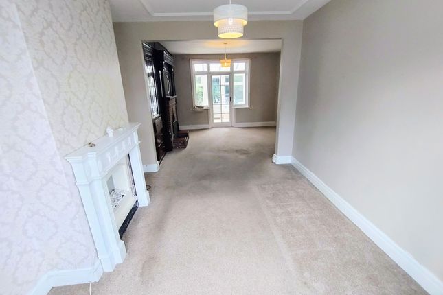 14, Hanbury Crescent, Wolverhampton photo 3