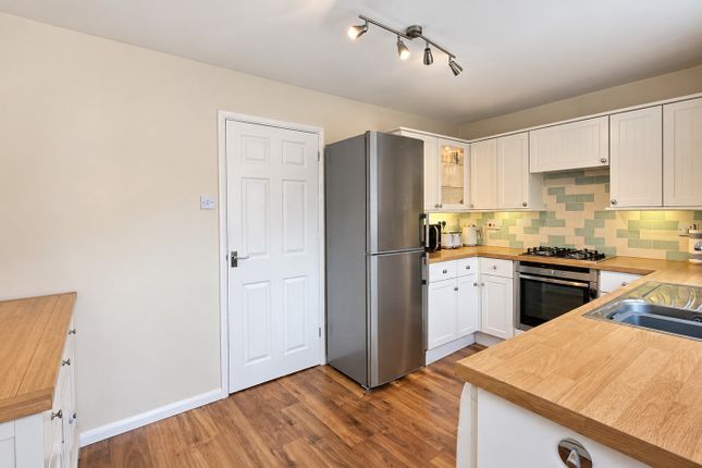 19 Merton Close, Owlsmoor, Berkshire photo 4