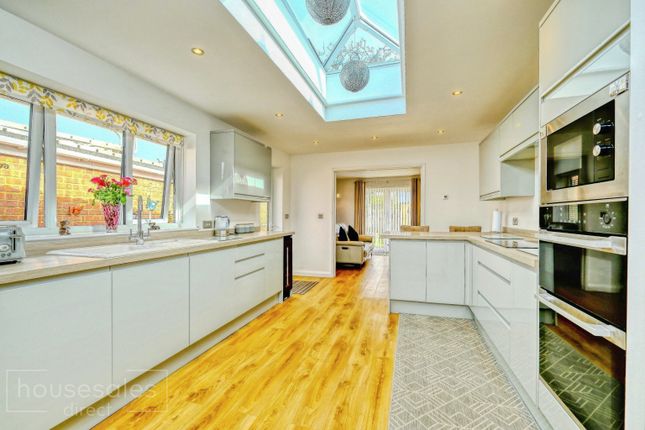 22a, Oak Road, New Milton photo 2