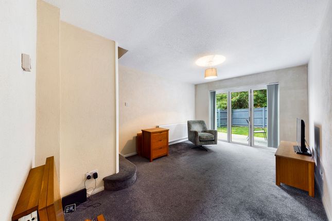 9 Southgate Drive, Towcester photo 3