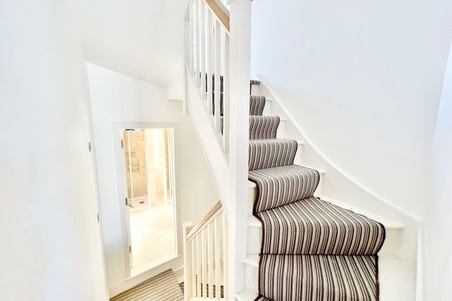 Flat for sale in Belsize Terrace, Belsize Village, Belsize Park