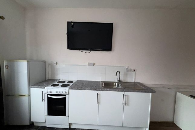 14 Cyprus Road, London photo 4