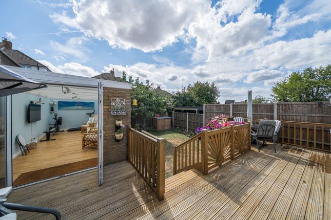 135, Coombfield Drive, Dartford photo 4