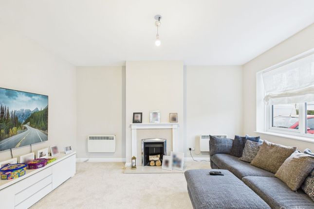 40 Benhurst Gardens, South Croydon photo 2