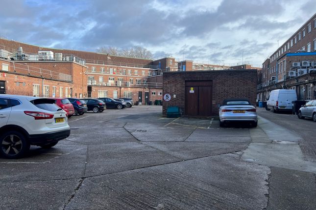 Parking/garage to let in Chapel Street, Hull