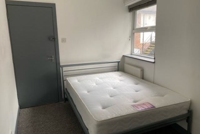 Studio flat on 3-4 Granville Place, Bournemouth, £2,000/mo