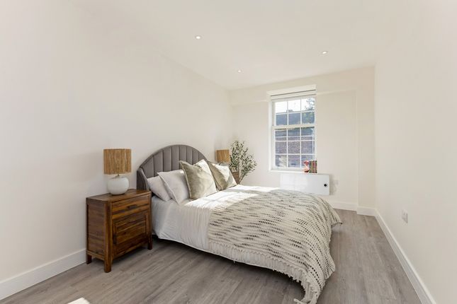Flat Flat 9, 66-68, Chapel Street, Marlow photo 4
