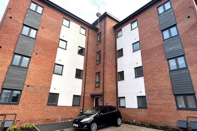 Flat to rent in Ascot Way, Longbridge, Birmingham