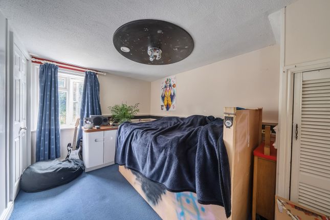 End terrace house for sale in Middle Leazes, Stroud
