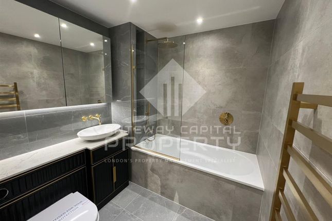 Flat to rent in Siena House, 250 City Road, London
