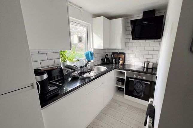 Thumbnail Flat to rent in Elm Park Road, London