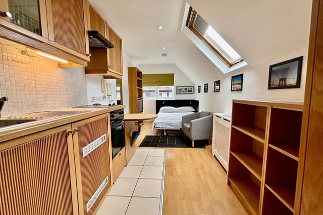 *24 350, Finchley Road, London photo 2