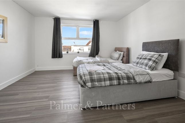 Flat 6, 9, Colne Road, Essex photo 4