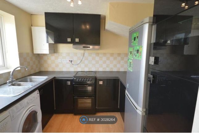 Pioneer Way, Watford photo 5