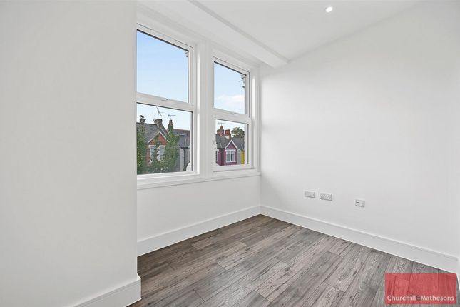 Flat Flat 3, 16, Hereford Road, London photo 4