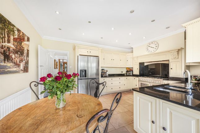 2, Warren Pond Road, London photo 4