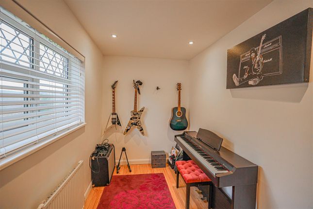 End terrace house for sale in Shrubhill Road, Hemel Hempstead