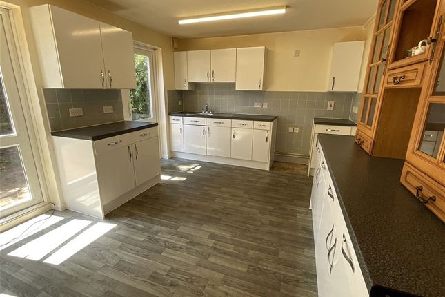 Kensington Road Broadfield, Crawley photo 3