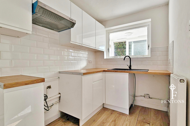 15, Hadleigh Road, Clacton-On-Sea photo 2