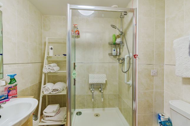 3, Ridings Court, Reigate photo 4