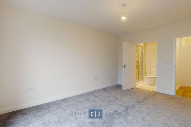 Flat to rent in Academy Way, Loughton