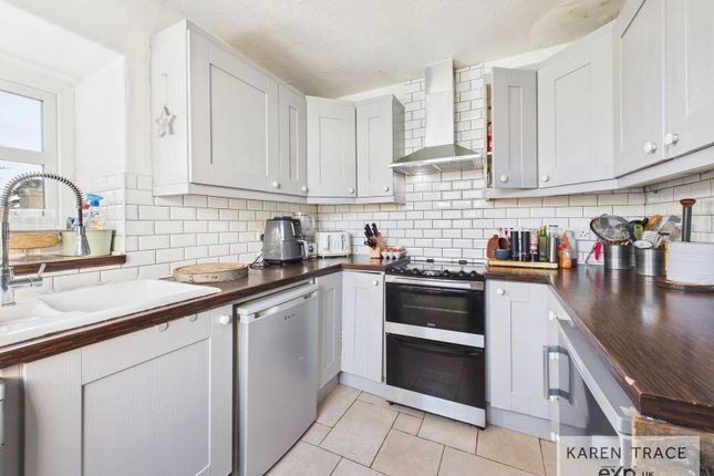 24, Victoria Road, St Austell photo 2