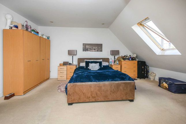 Flat 11 Ardennes House, Victoria Dock Road, London photo 5