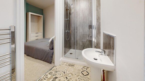 Aqgwyk2Bn8B-Bathroom
