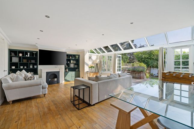 11 Chesholt Close, Haslemere photo 4