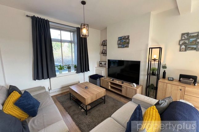 24, Troedyrhiw Road, Porth photo 5