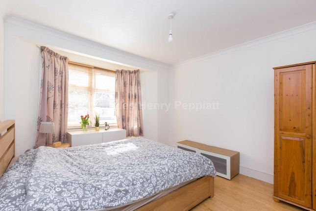 Room to rent in Kings Close, Hendon