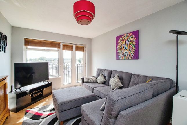 Thumbnail Flat for sale in Essex Close, Rayleigh