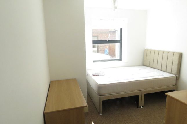 Bedroom-Room-To-Rent