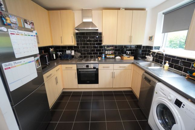 124 St. Hughs Avenue, High Wycombe photo 2