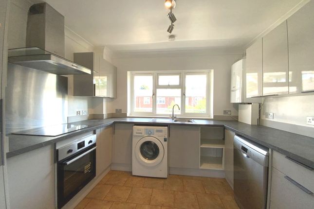 Flat 47 Haylett Gardens, Anglesea Road, Kingston upon Thames photo 3