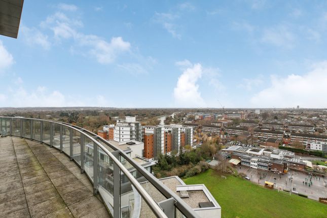 Flat to rent in Hyperion Tower, Pump House Crescent