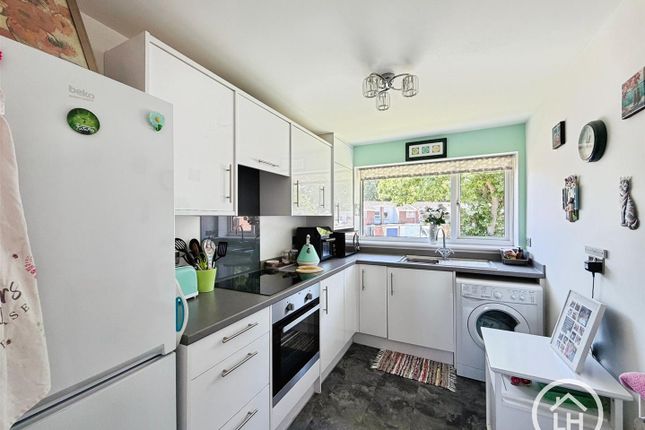 18, Clavell Close, Gillingham photo 3
