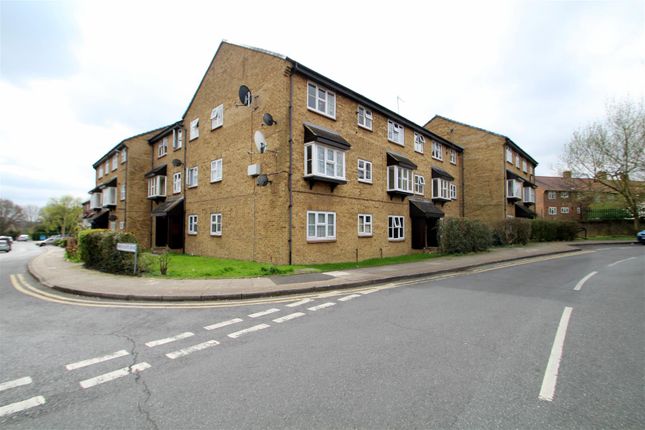 Thumbnail Flat for sale in Parish Gate Drive, Sidcup